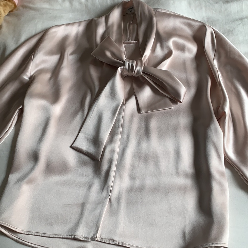 Aritzia babaton Blouse M satin silky bow tie button top